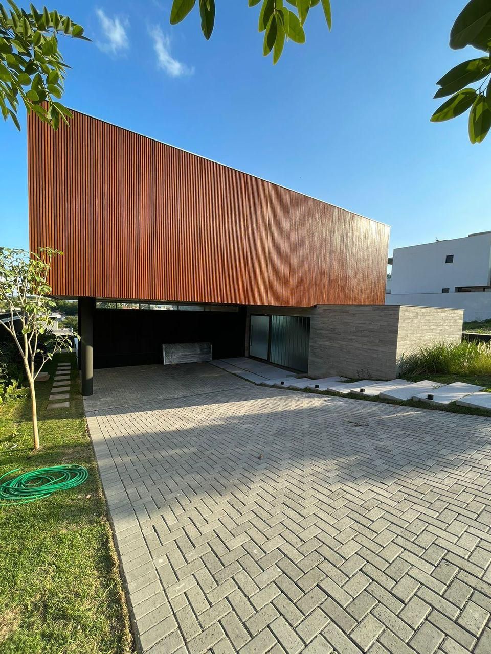 Casa de Luxo com Piscina de Borda Infinita e Vista Deslumbrante no Alphaville 2