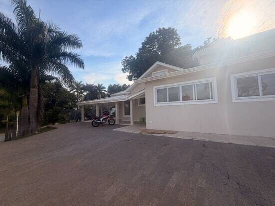 Casa de Alto Padrão - Condomínio Chácaras Santa Maria - 2.500m² de Terreno - Piscina Gigante - 4 Suítes